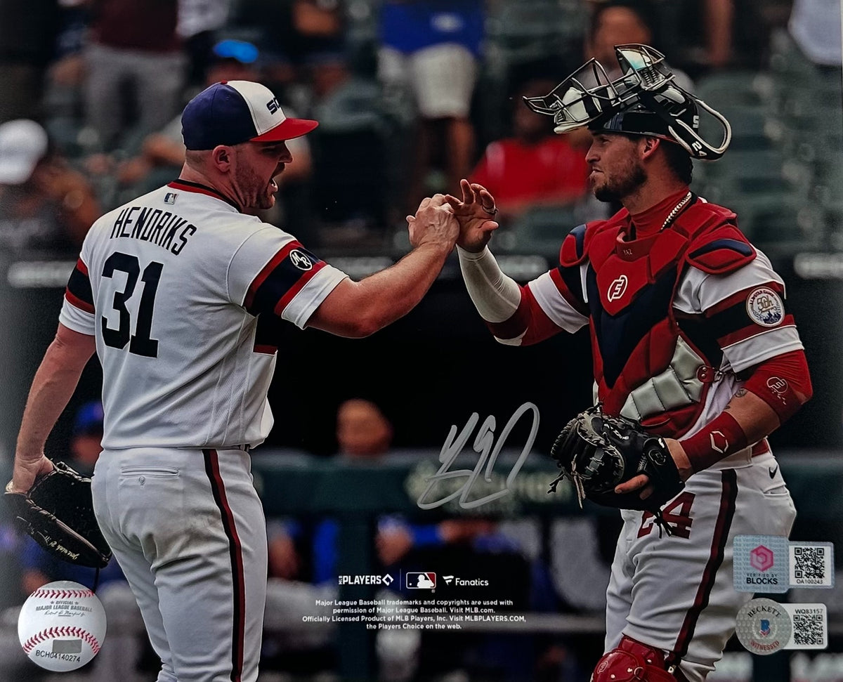 Yasmani Grandal Autographed 8x10 Photo - Yaz in Red Gear with Liam Hen –  HUMBL Authentics
